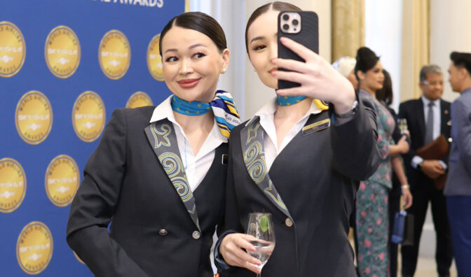阿斯塔纳航空机组人员亮相2026年世界航空奖颁奖典礼
