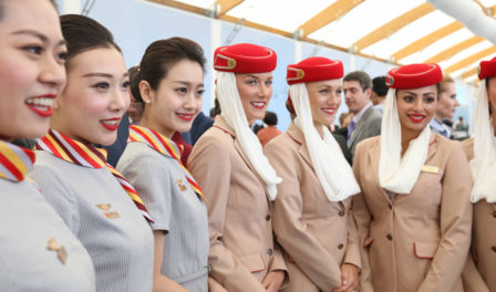 tripulación de cabina de hainan airlines y emirates