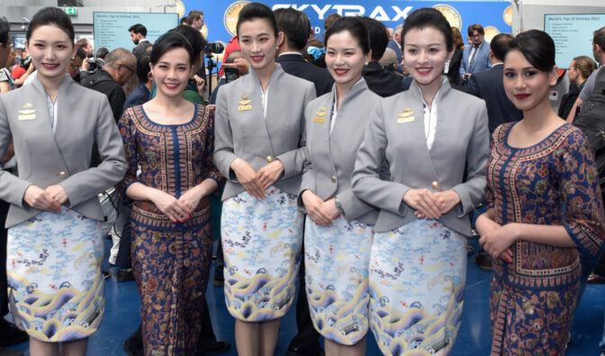 tripulación de cabina de hainan airlines y singapore airlines