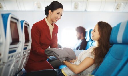 Cabina de clase económica de Cathay Pacific Airways