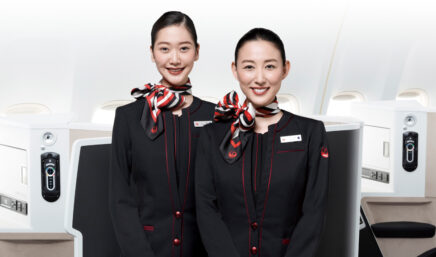 japan airlines cabin staff